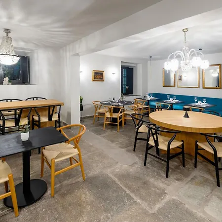 Kenta Mountain & Gastrobar 酒店